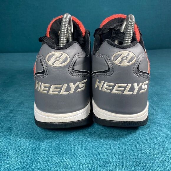 Size 7 - Men’s Heelys gray shoes - Picture 2 of 8